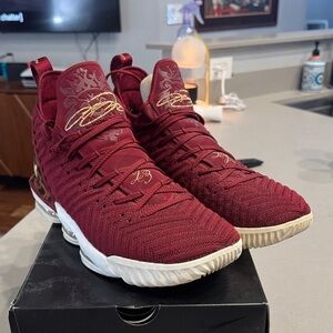 Nike LeBron 16 King